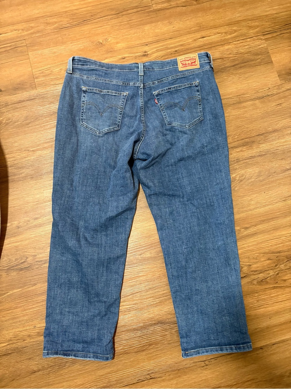 Levi’s Boyfriend Jeans Womens 16W Distressed Cropped Blue Denim Plus Size - Picture 4 of 6